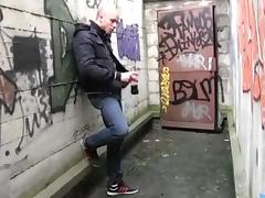 Random gay hookup in a dirty alley