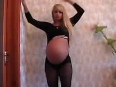 Pregnant Amanda is Dancing
