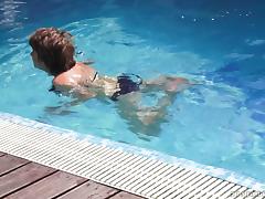 Making out with a sexy granny in the pool before fucking her
