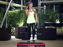 Step aerobic in wetlook leggings