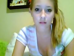 Gorgeous Blonde Teen Masturbating in a Sexy Webcam