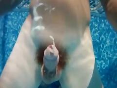 dude has huge hands free cumshot in the poo