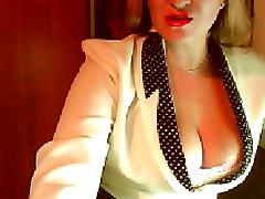 milf masturbates on webcam