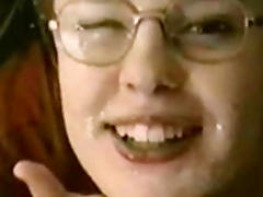 Amateur girlfriend receives cumshot over her glasses