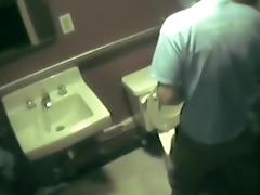 Couple gets fucked in disco club toilet
