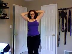 Curvy White Girl With a Big Booty Dances on Webcam For Me